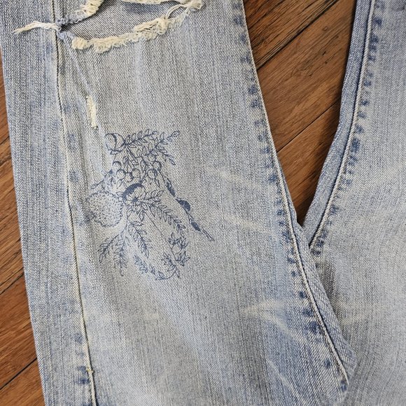 VINTAGE junior's LEVI'S #513 slouch boot cut JEANS distressed IMPRINTED DESIGN - Picture 6 of 16